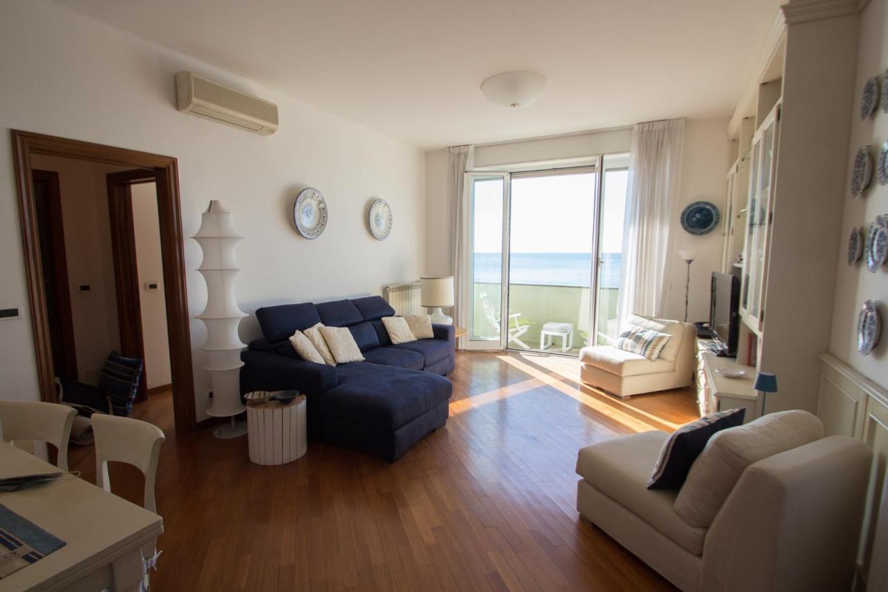 Splendido Appartamento Fronte Mare Con Box Doppio Varazze Luaran gambar