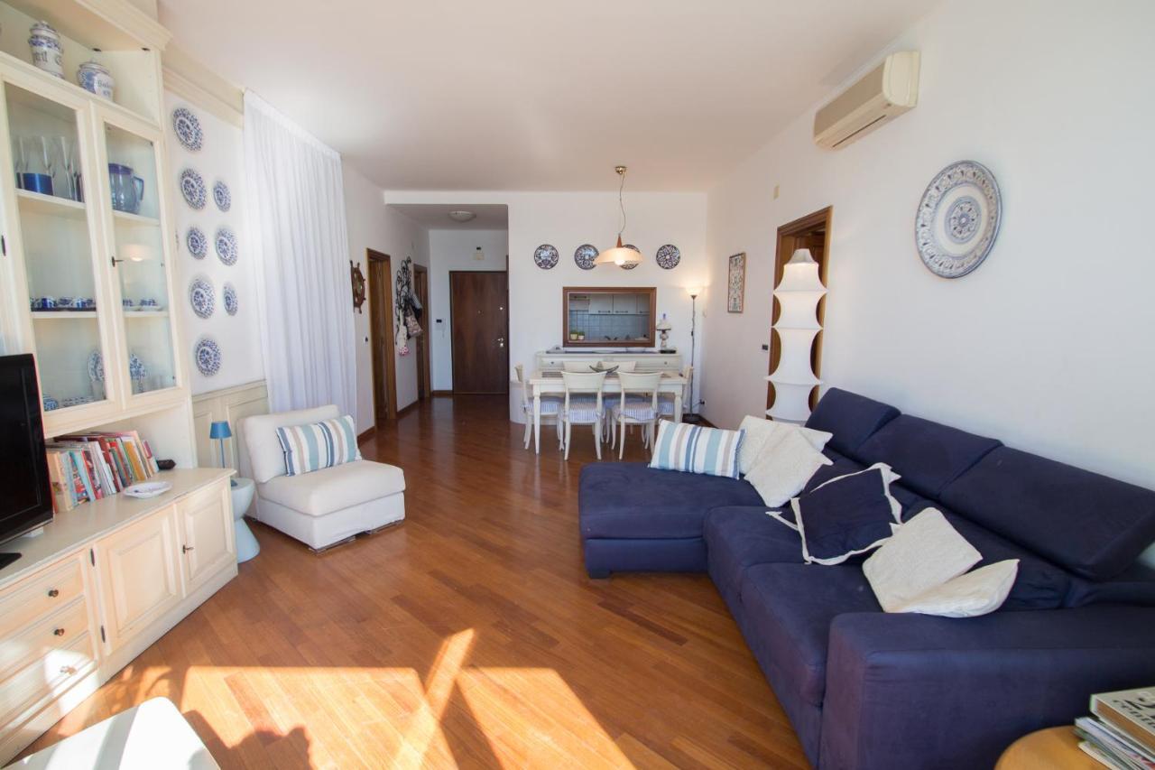 Splendido Appartamento Fronte Mare Con Box Doppio Varazze Luaran gambar